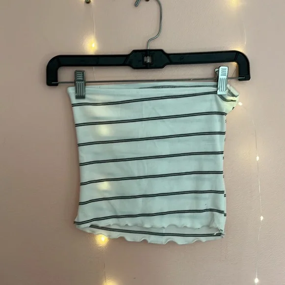 Black and white striped tube top with 4 buttons, short - Picture 2 of 2